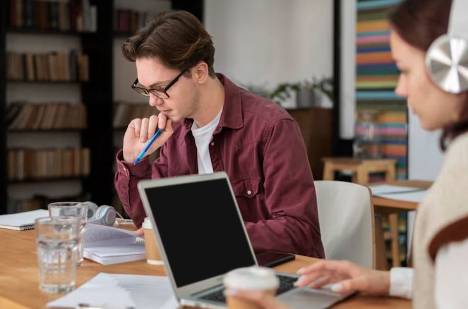 What Oxford Researchers Found When They Tracked a Decade of Remote Work Data