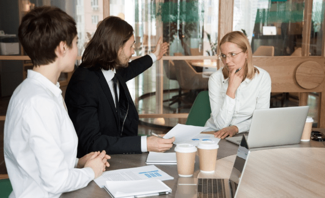 Why Companies Are Quietly Slowing Hiring Even as Layoffs Stay Low
